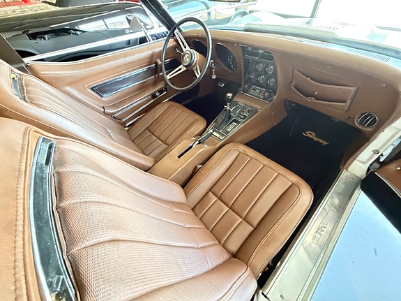 Chevrolet Corvette 12 of 14