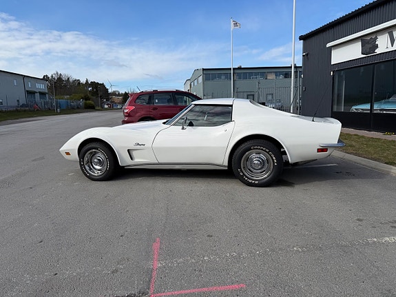 Chevrolet Corvette 8 of 14