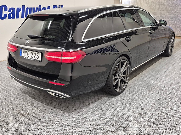 Mercedes-Benz E220 d 4 of 5