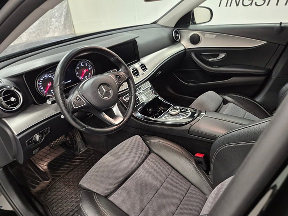 Mercedes-Benz E220 d 2 of 5
