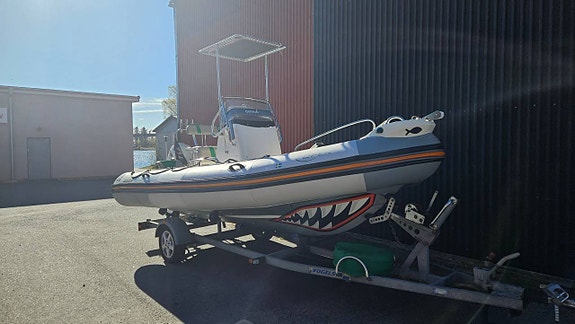 Zodiac 550 Pro Evinrude 115 E-tec inkl reg trailer 3 of 10