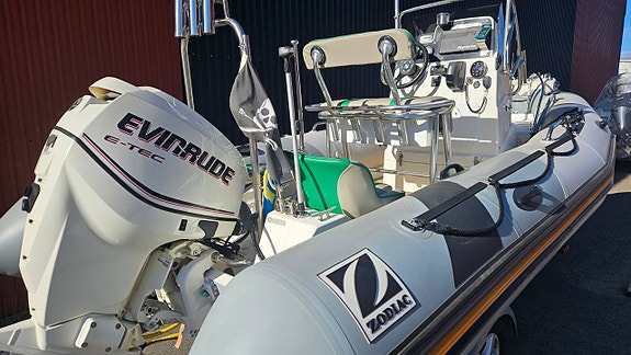 Zodiac 550 Pro Evinrude 115 E-tec inkl reg trailer 2 of 10