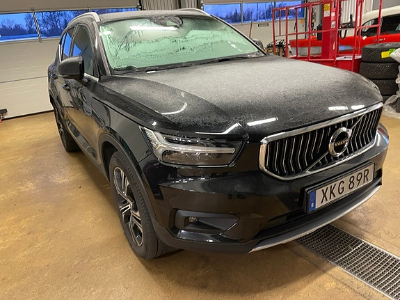Volvo XC40 2 of 2