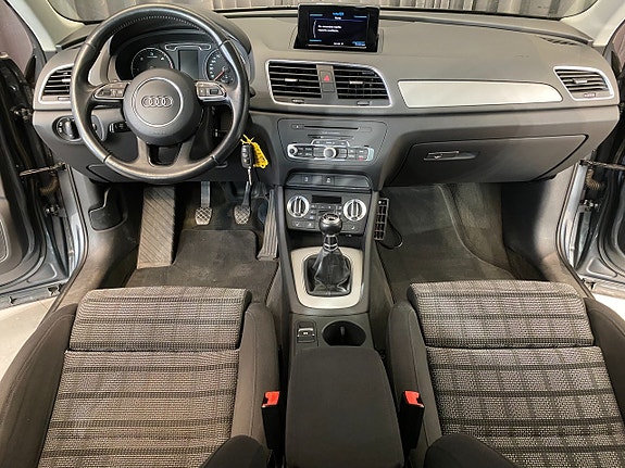 Audi Q3 6 of 30