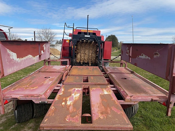 New Holland BB940 med samlar vagn 2 of 4