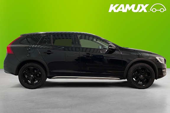 Volvo V60 Cross Country 2 of 5