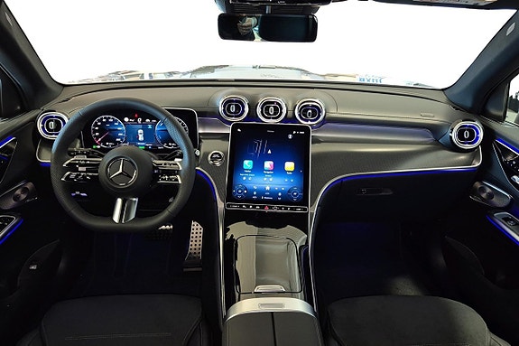 Mercedes-Benz GLC300 de 8 of 12