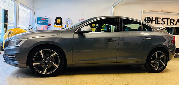 Volvo S60 4 of 5