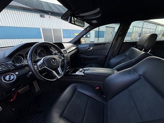 Mercedes-Benz E220 9 of 12