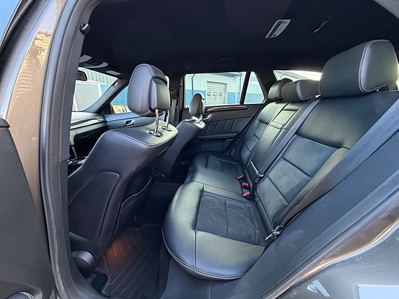 Mercedes-Benz E220 11 of 12