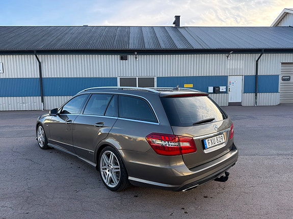 Mercedes-Benz E220 3 of 5