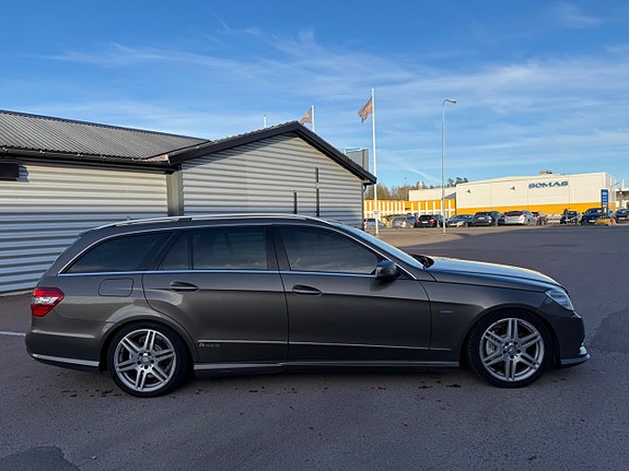 Mercedes-Benz E220 5 of 5
