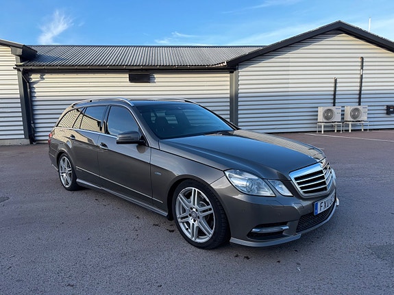 Mercedes-Benz E220 4 of 5