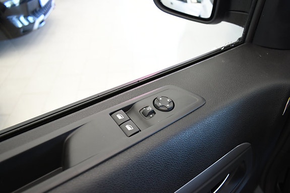 Opel Vivaro 13 of 21