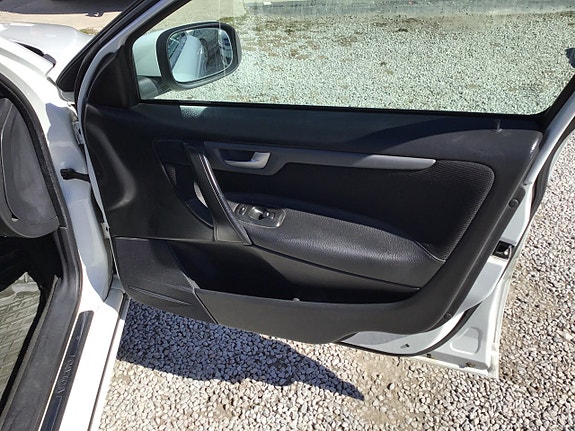 Volvo V70 19 of 22