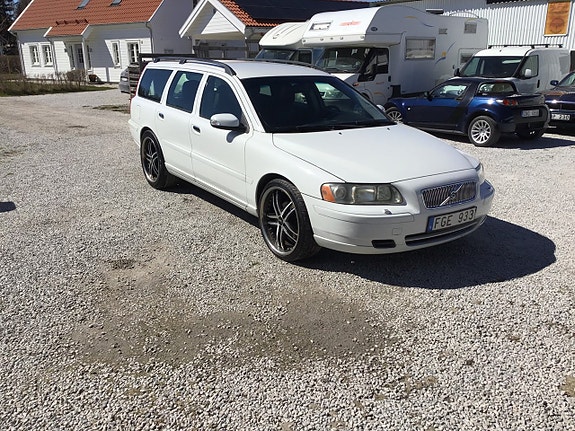 Volvo V70 4 of 5