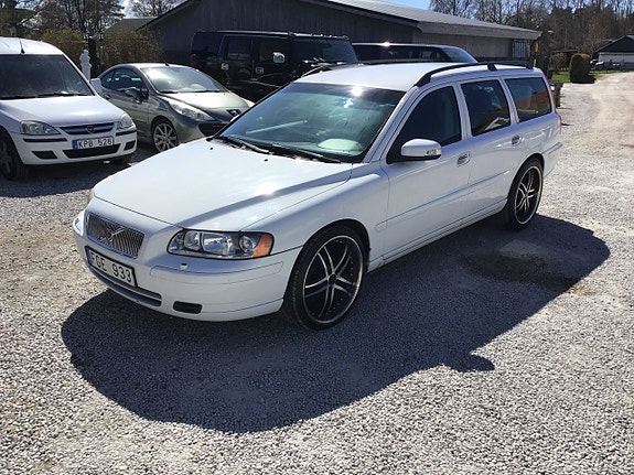 Volvo V70 2 of 5