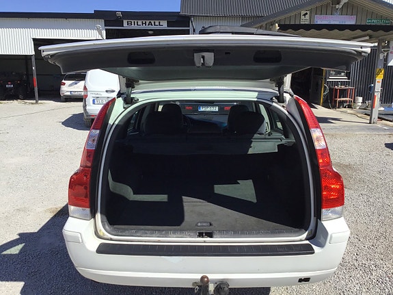 Volvo V70 11 of 22