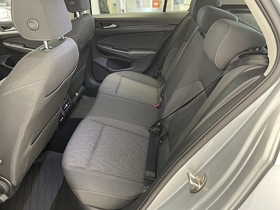 Volkswagen Golf VIII 12 of 19