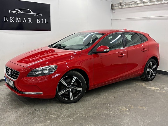 Volvo V40 2 of 22