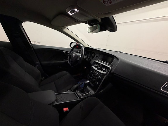 Volvo V40 7 of 22