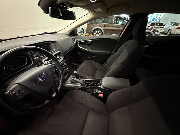 Volvo V40 9 of 22