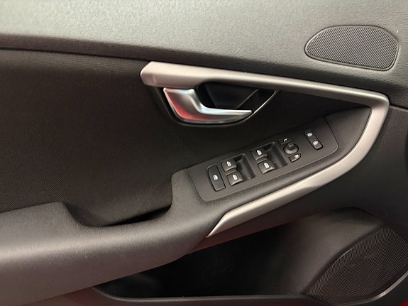 Volvo V40 19 of 22