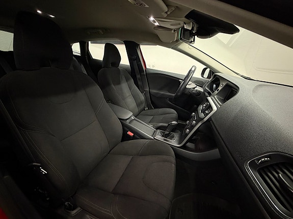 Volvo V40 8 of 22