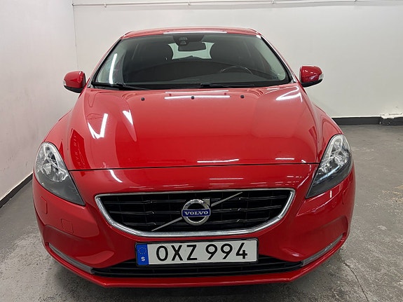 Volvo V40 3 of 22