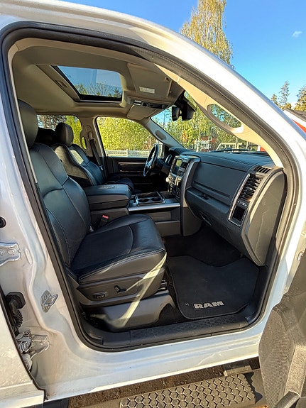 Dodge RAM 1500 9 of 9