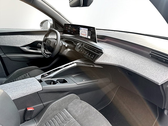 Peugeot e-3008 5 of 5