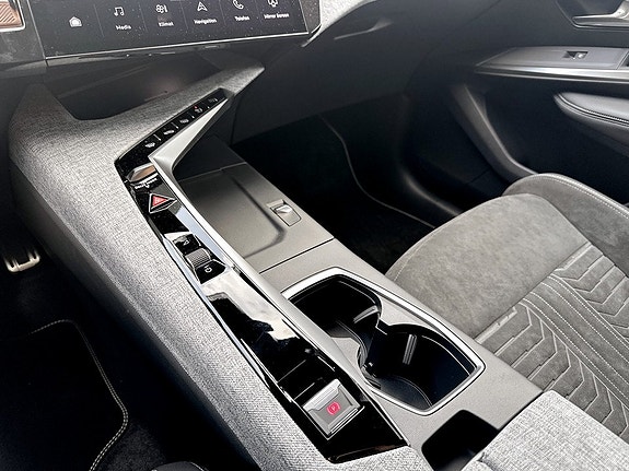 Peugeot e-3008 12 of 14
