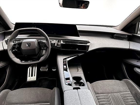 Peugeot e-3008 3 of 5