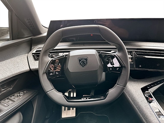 Peugeot e-3008 10 of 14