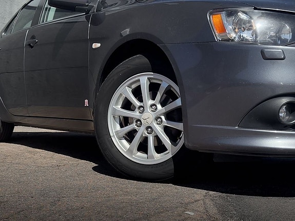 Mitsubishi Lancer 4 of 11