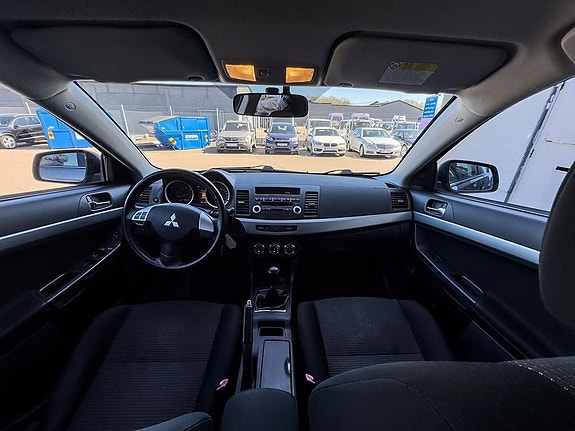 Mitsubishi Lancer 5 of 11