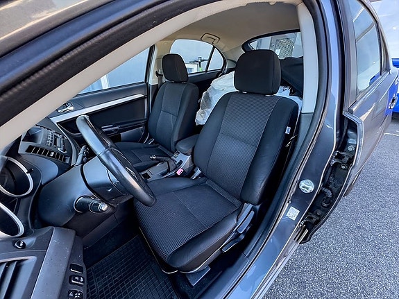 Mitsubishi Lancer 7 of 11