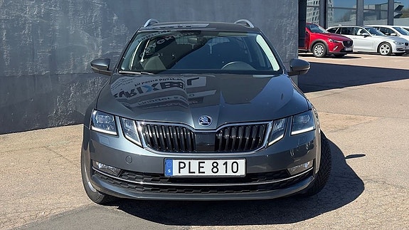 Skoda Octavia 2 of 5