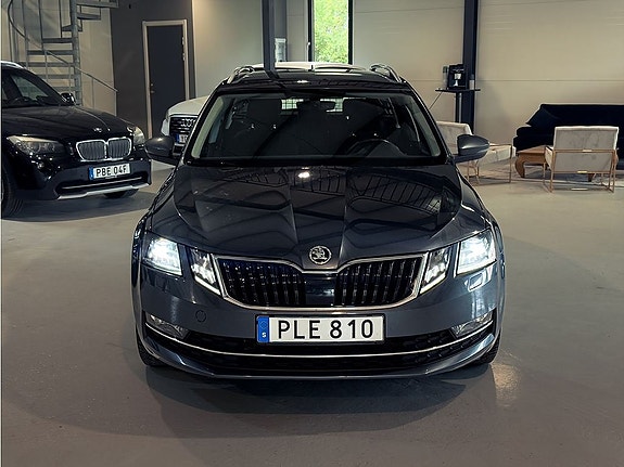 Skoda Octavia 2 of 5