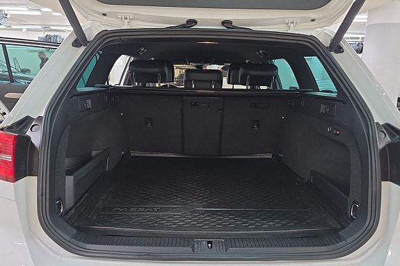 Volkswagen Passat 18 of 20