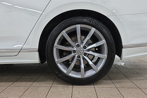 Volkswagen Passat 19 of 20
