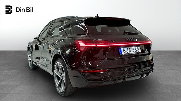 Audi Q8 e-tron 3 of 5