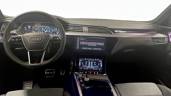 Audi Q8 e-tron 11 of 16