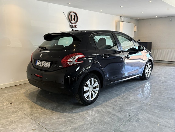 Peugeot 208 4 of 5