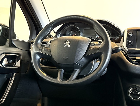 Peugeot 208 13 of 15
