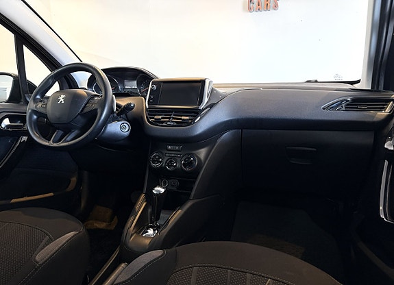 Peugeot 208 11 of 15