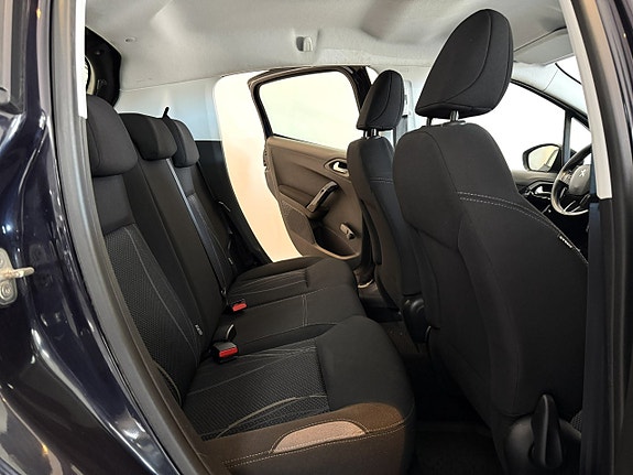 Peugeot 208 8 of 15