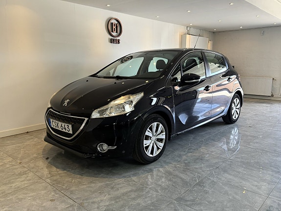 Peugeot 208 2 of 5