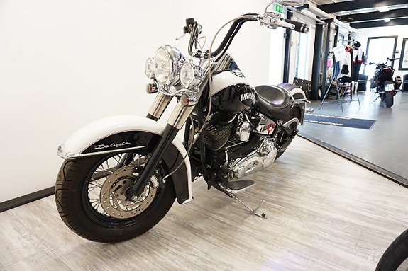 Harley-Davidson Softail Deluxe FLSTNI 8 of 10