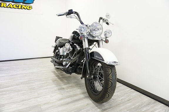 Harley-Davidson Softail Deluxe FLSTNI 2 of 5